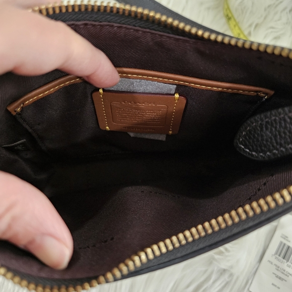 Coach pebbled leather chaise crossbody Bag New - Picture 5 of 10